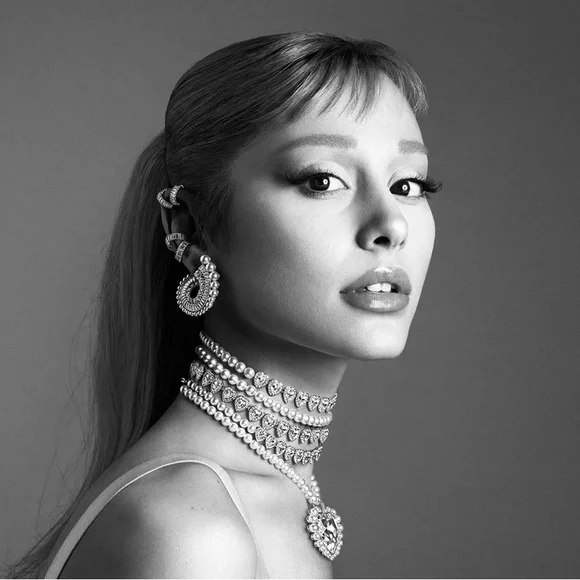 Swarovski Crystal Pearl Heart Choker by Ariana Grande - Picture 7 of 8